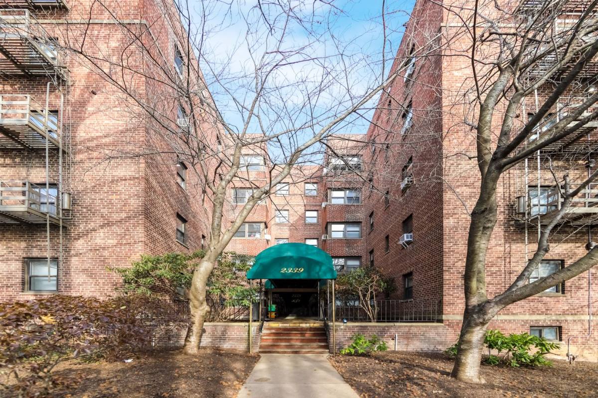 Apartment for rent at 2339 Hudson Terrace, Fort Lee, NJ 07024