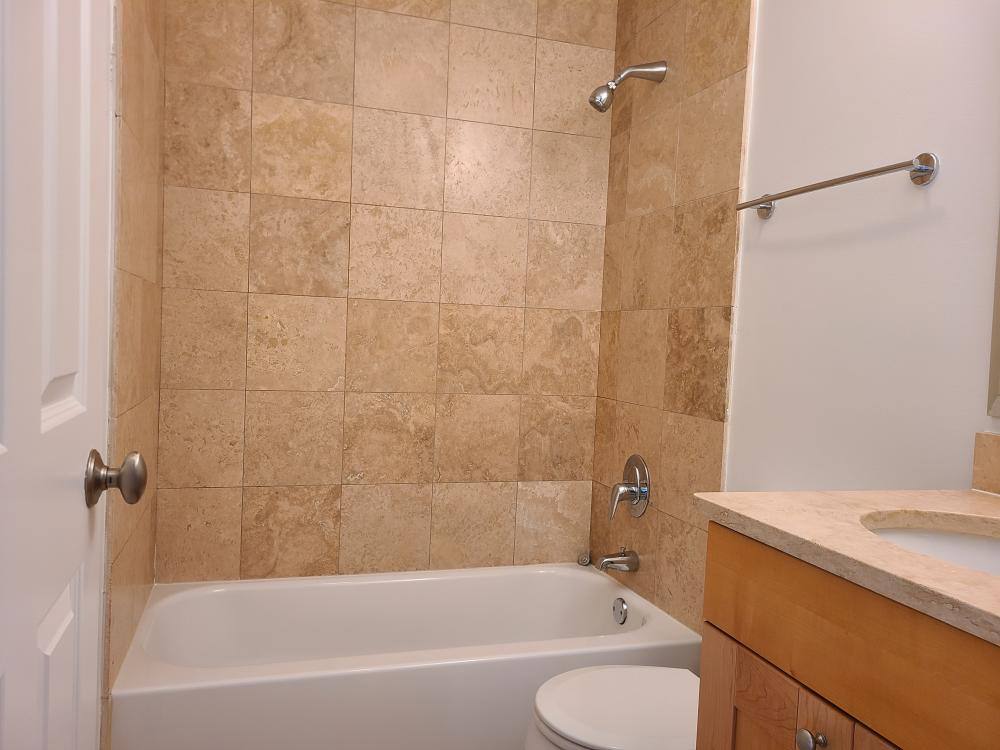 Apartment for rent at 450 W Briar Place #7A, Chicago, IL 60657