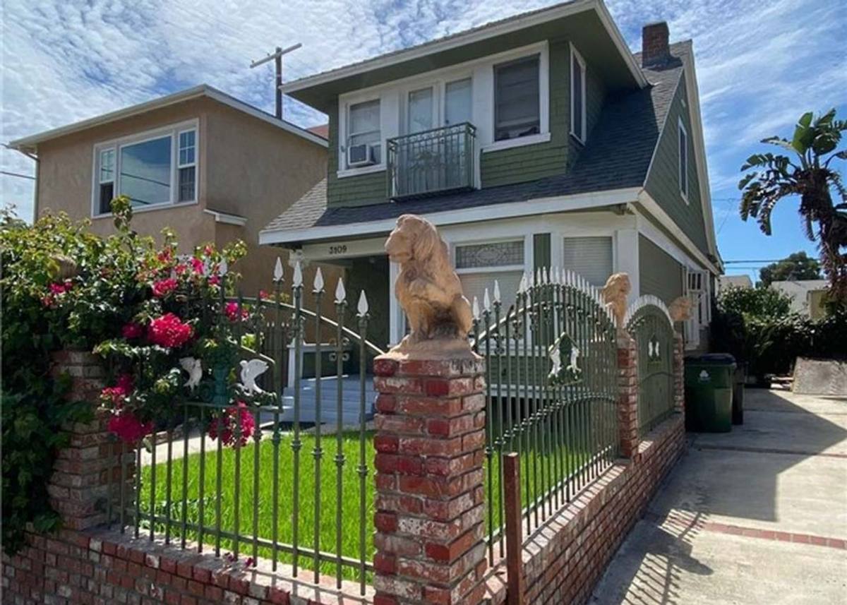 House for rent at 3109 S Catalina St, Los Angeles, CA 90007