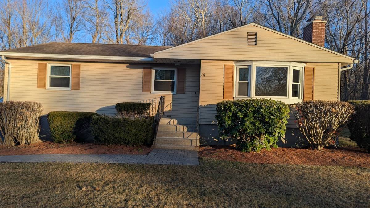 House for rent at 6 Old Meetinghouse Rd, Auburn, MA 01501