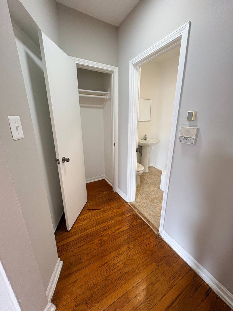 Apartment for rent at 4946 W Adams, Chicago, IL 60644