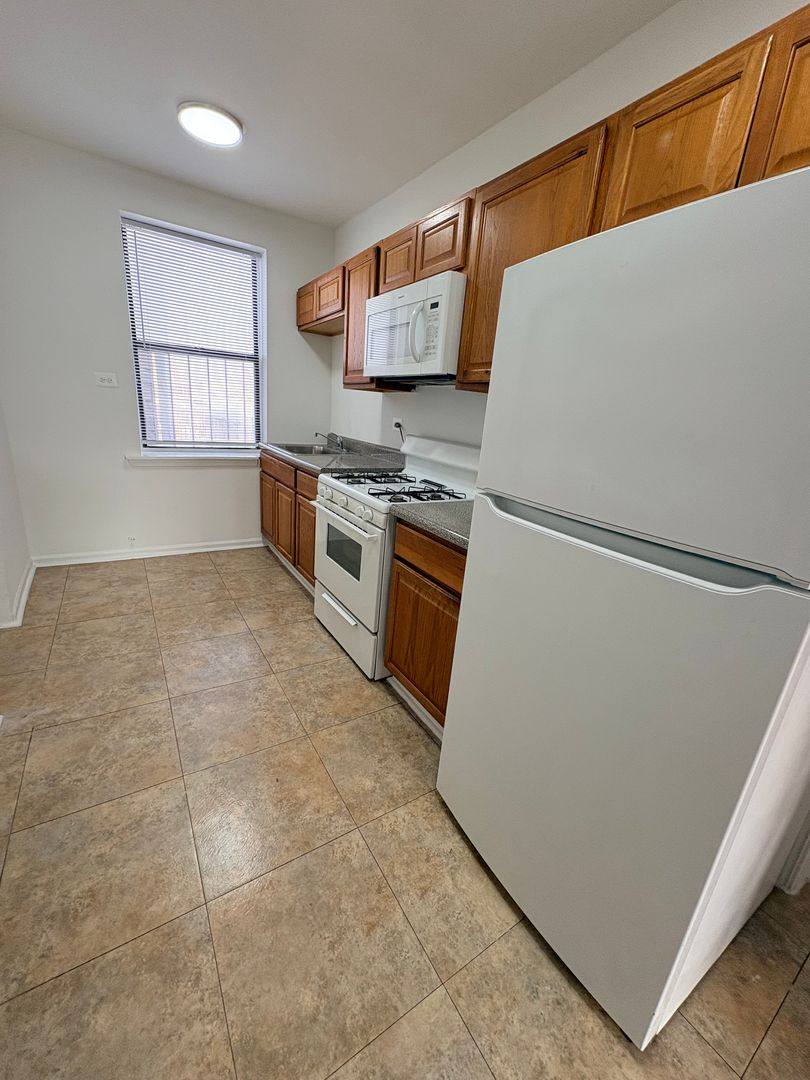 Apartment for rent at 4946 W Adams, Chicago, IL 60644
