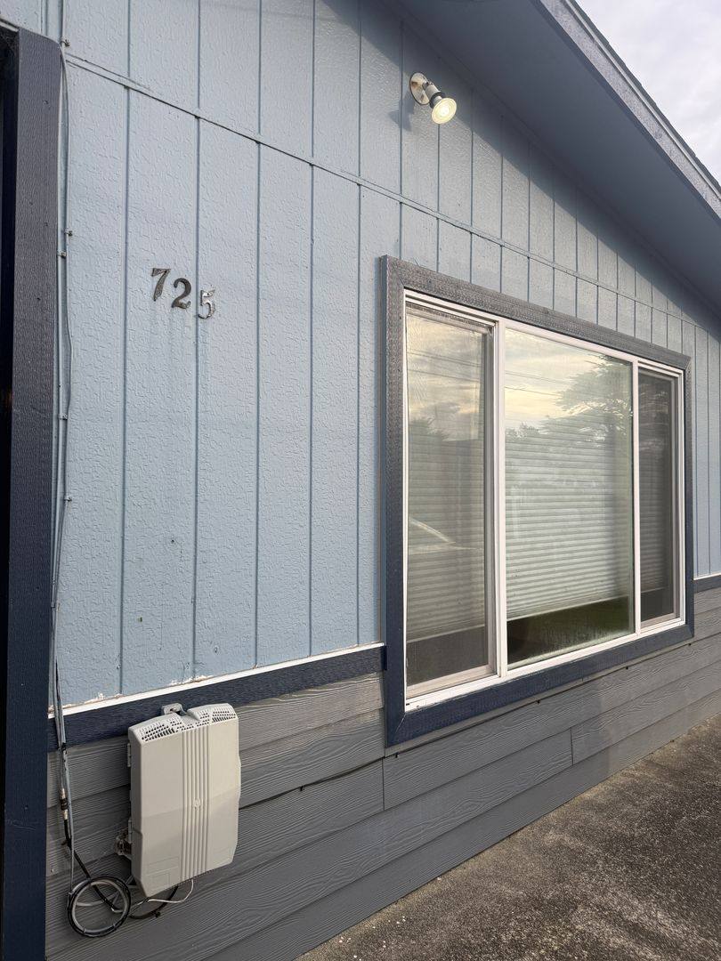Apartment for rent at 715 Bluff St, Bandon, OR 97411