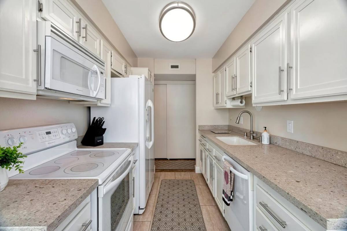 Apartment for rent at 1760 Avenida Del Mundo, Coronado, CA 92118