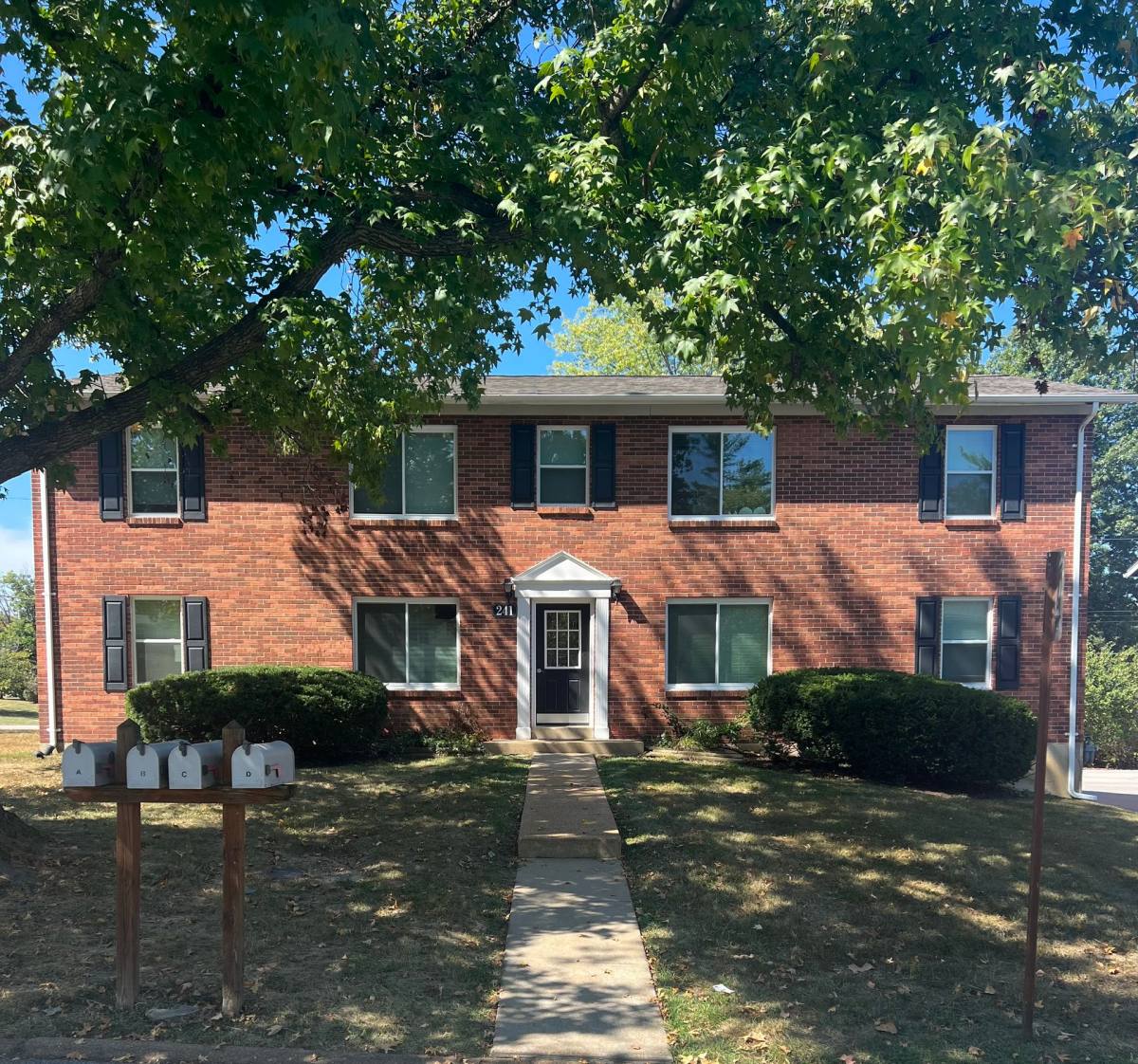 Apartment for rent at 242 Leslie Lane, Ballwin, MO 63021