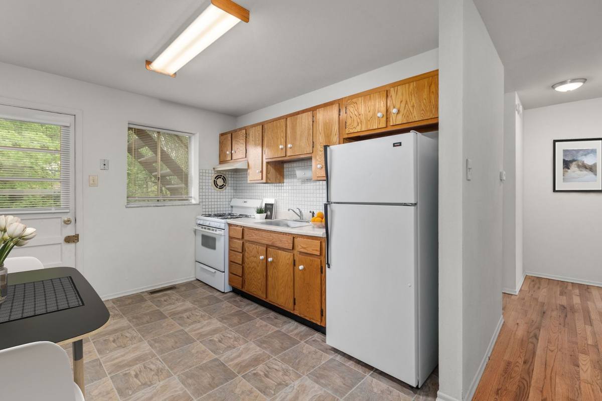 Apartment for rent at 242 Leslie Lane, Ballwin, MO 63021