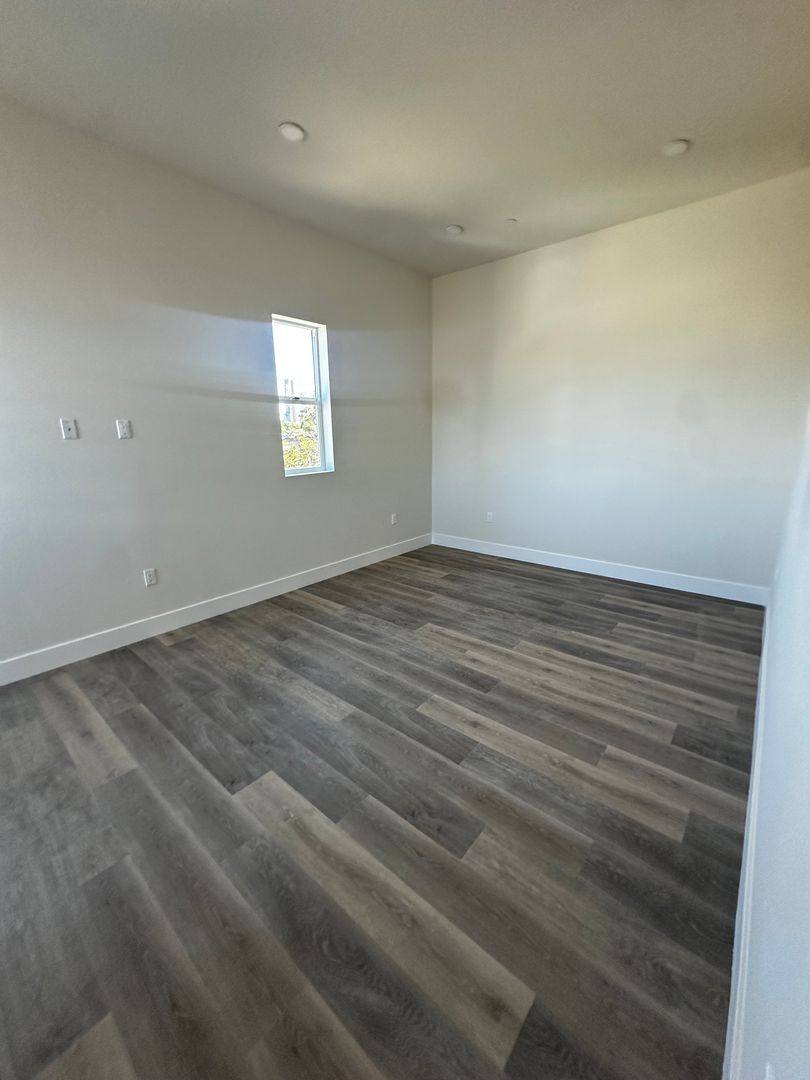 Apartment for rent at 1015 21st St, Los Angeles, CA 90007