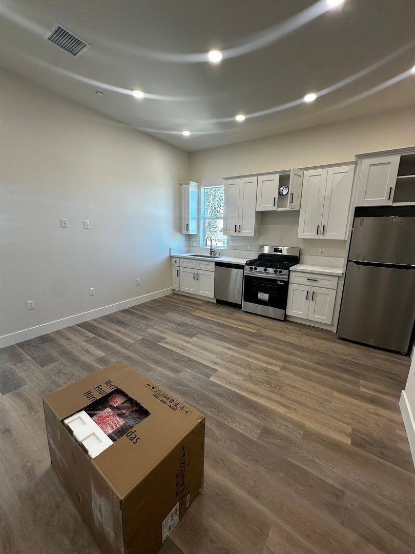 Apartment for rent at 1015 21st St, Los Angeles, CA 90007