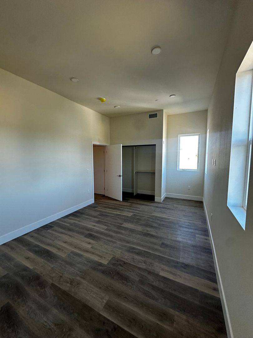 Apartment for rent at 1015 21st St, Los Angeles, CA 90007