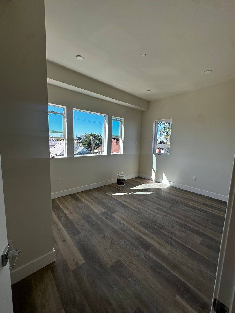 Apartment for rent at 1015 21st St, Los Angeles, CA 90007
