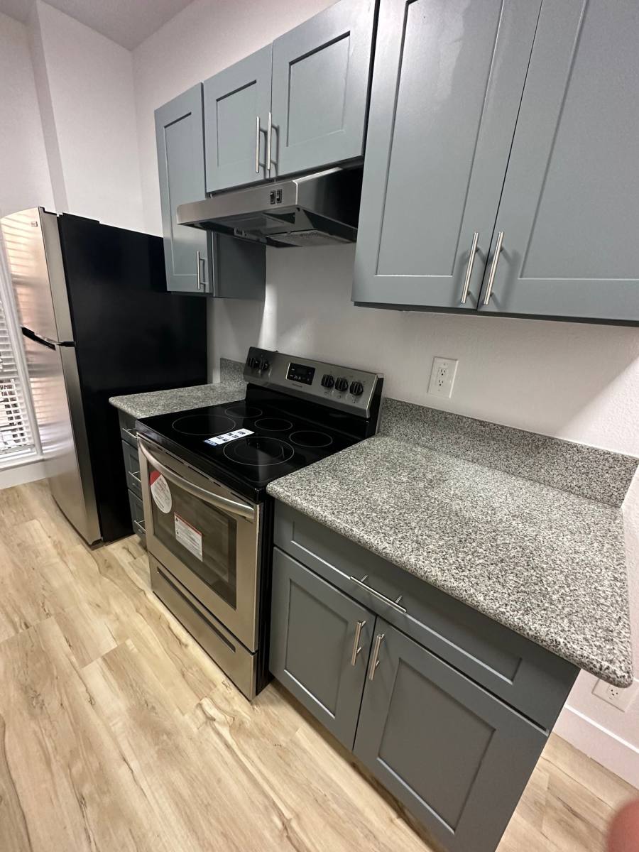 Apartment for rent at 750 S Mariposa, Los Angeles, CA 90005