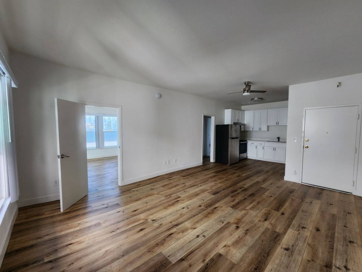 Apartment for rent at 750 S Mariposa, Los Angeles, CA 90005