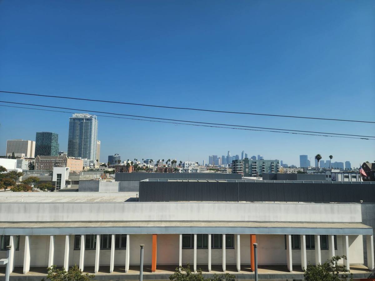 Apartment for rent at 750 S Mariposa, Los Angeles, CA 90005
