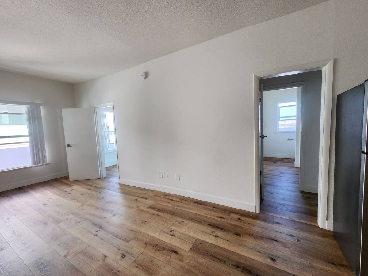 Apartment for rent at 750 S Mariposa, Los Angeles, CA 90005