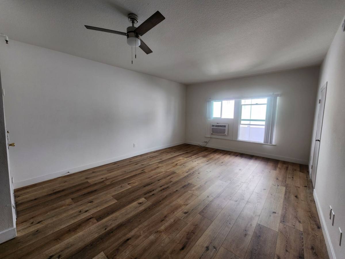 Apartment for rent at 750 S Mariposa, Los Angeles, CA 90005