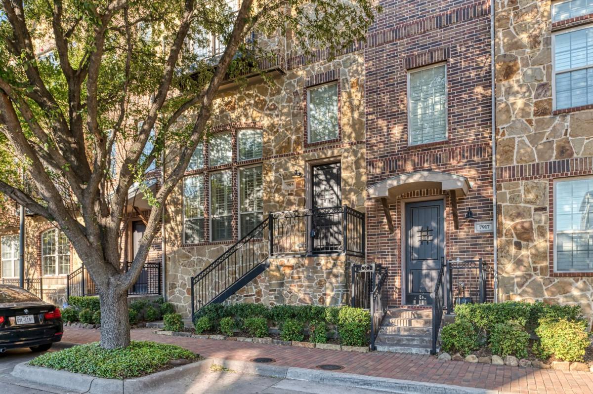 Townhouse for rent at 7915 Osborn Parkway, Plano, TX 75024