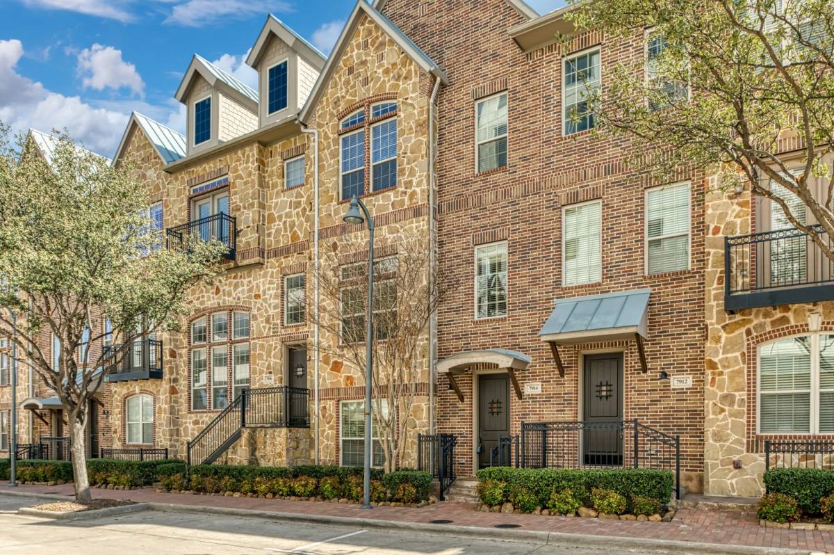 Townhouse for rent at 7914 Bishop Rd, Plano, TX 75024