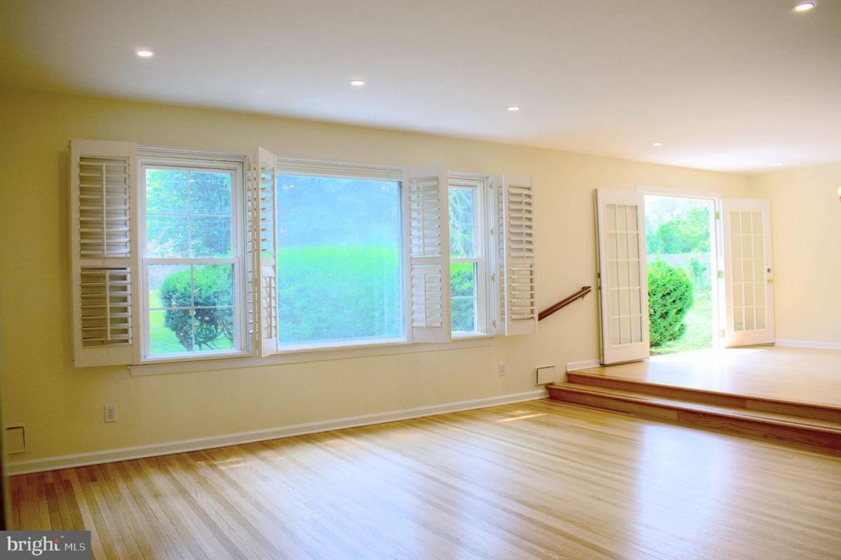 House for rent at 414 Warren Rd, Wayne, PA 19087
