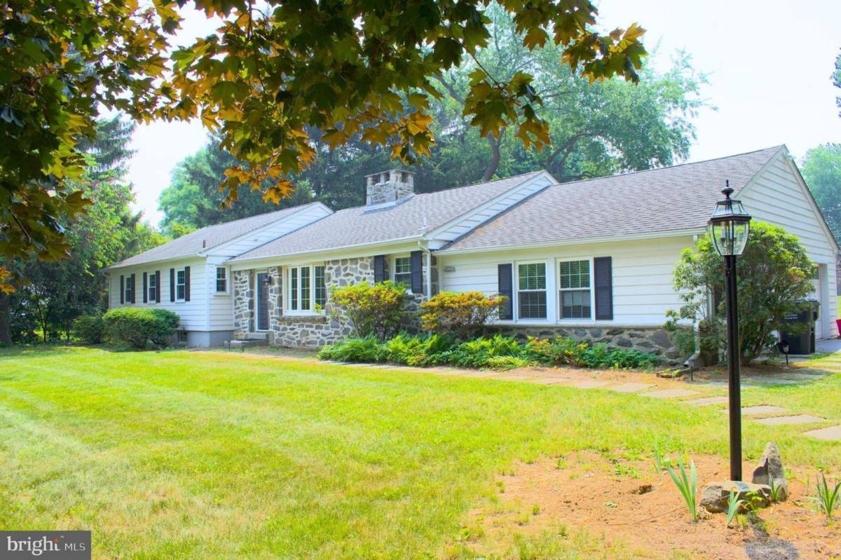 House for rent at 414 Warren Rd, Wayne, PA 19087