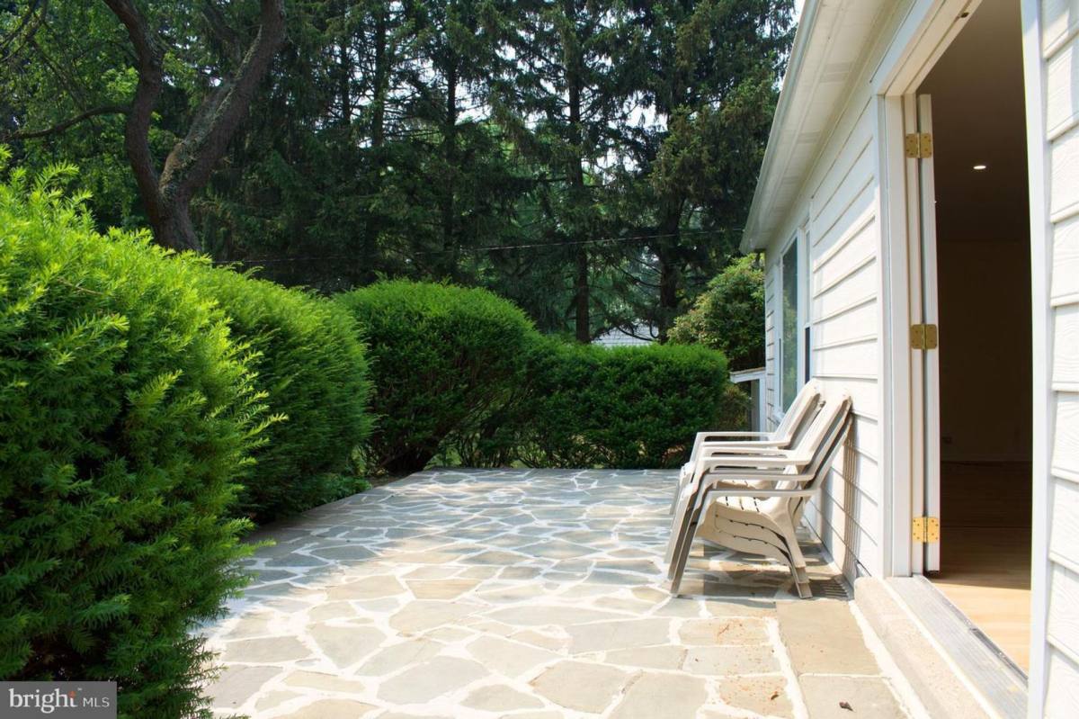 House for rent at 414 Warren Rd, Wayne, PA 19087