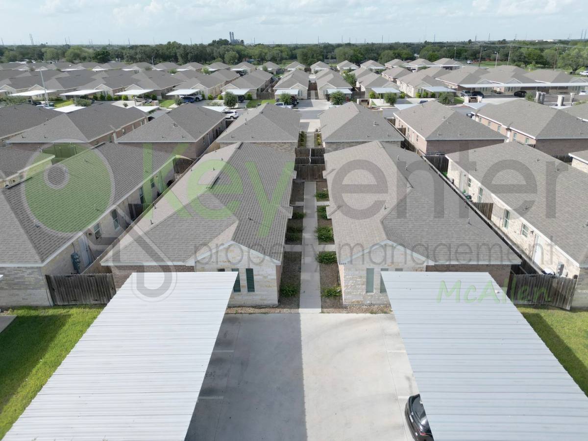 Townhouse for rent at 1609 W Cortlandt St, Edinburg, TX 78541