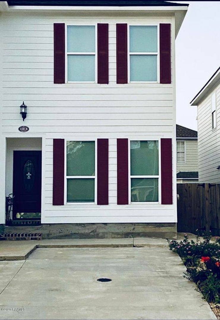 Apartment for rent at 108 Appleoak Ave, Lafayette, LA 70506