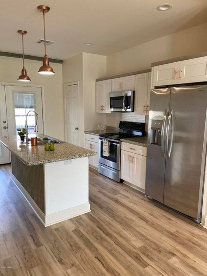 Apartment for rent at 108 Appleoak Ave, Lafayette, LA 70506