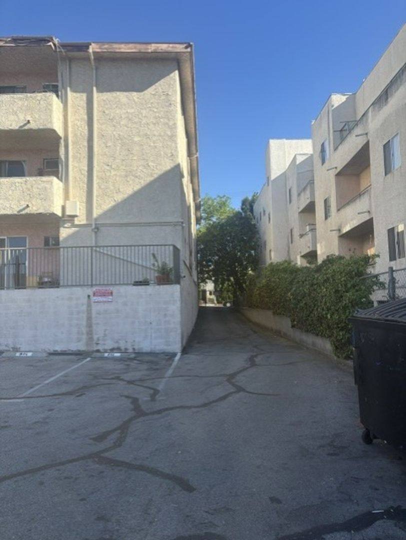 Apartment for rent at 10059 Pinewood Ave, Tujunga, CA 91042