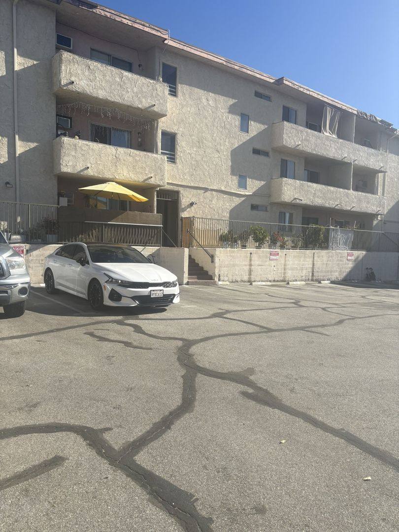 Apartment for rent at 10059 Pinewood Ave, Tujunga, CA 91042