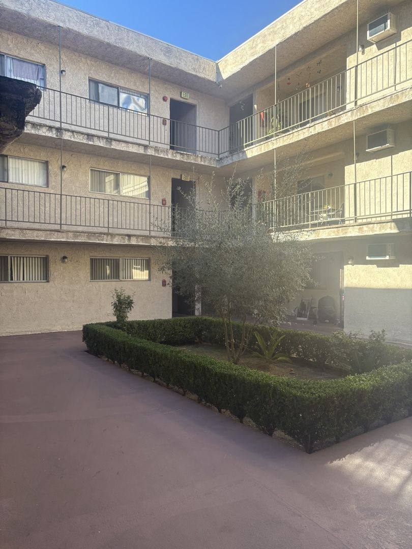 Apartment for rent at 10059 Pinewood Ave, Tujunga, CA 91042