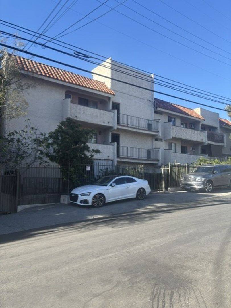 Apartment for rent at 10059 Pinewood Ave, Tujunga, CA 91042