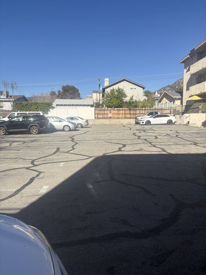 Apartment for rent at 10059 Pinewood Ave, Tujunga, CA 91042