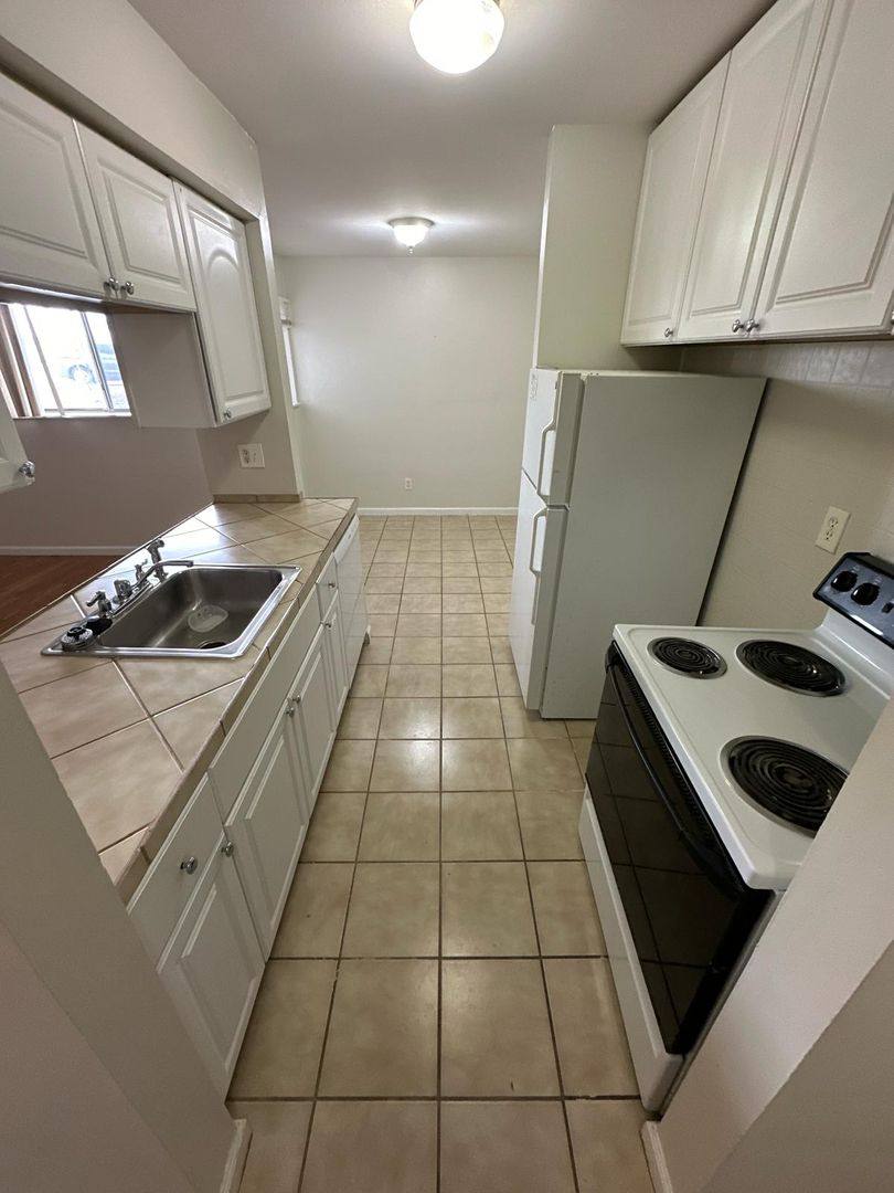 Apartment for rent at 21641 Hillside, Clinton Township, MI 48035