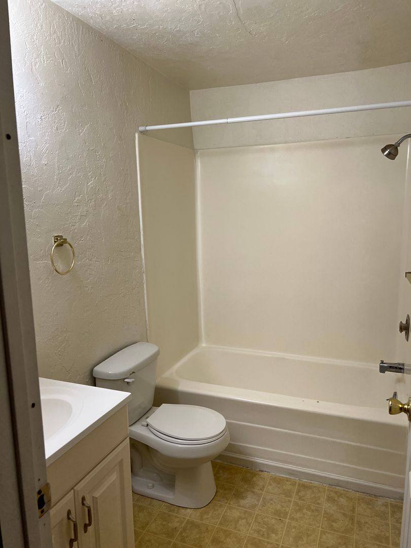 Apartment for rent at 4265 State St, Salem, OR 97301