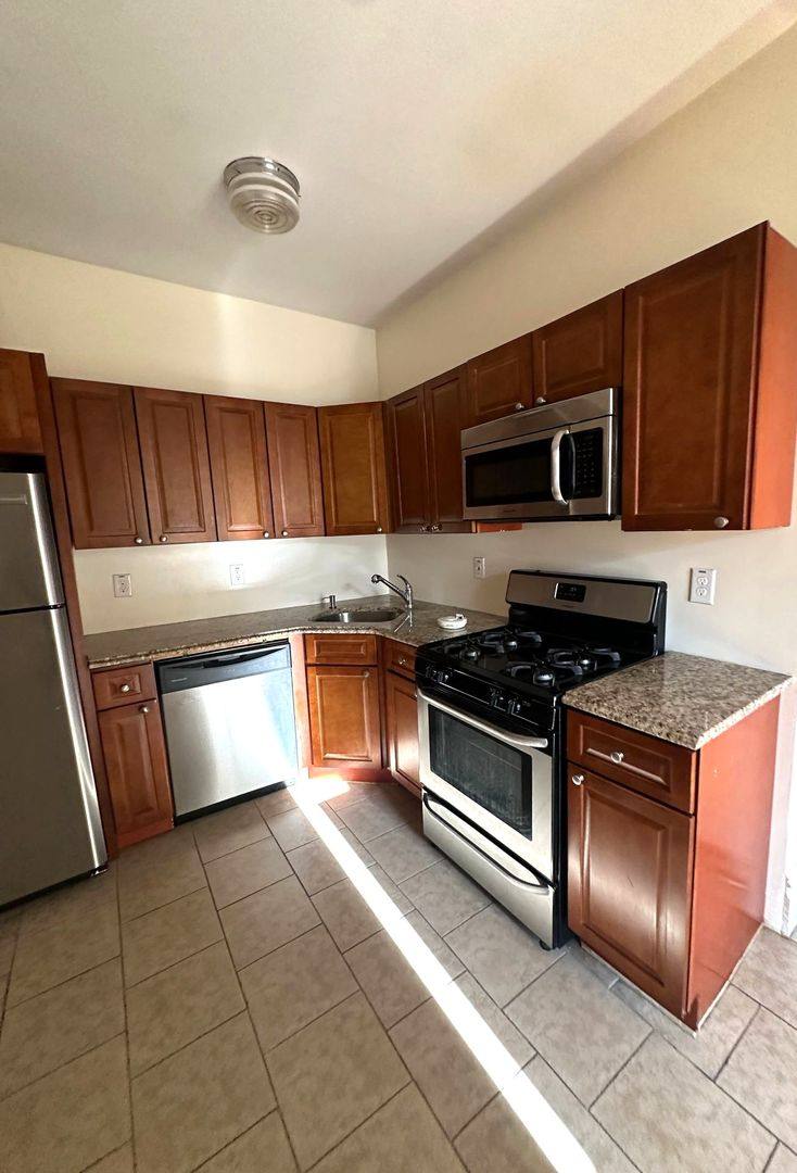 Apartment for rent at 3401 Park Ave, Union City, NJ 07087