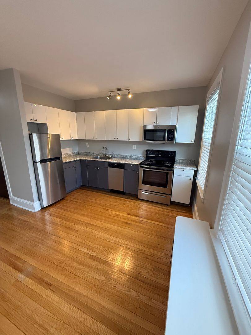 Apartment for rent at 843 Farmington Ave, West Hartford, CT 06119