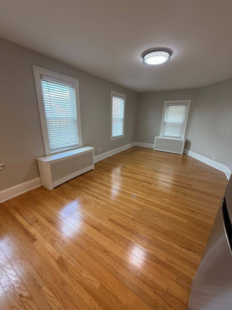 Apartment for rent at 843 Farmington Ave, West Hartford, CT 06119