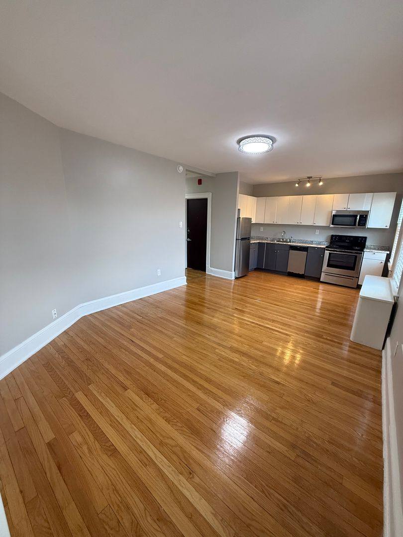 Apartment for rent at 843 Farmington Ave, West Hartford, CT 06119