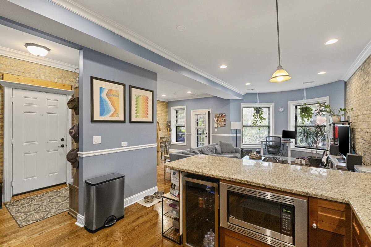 Condo for rent at 5219 Winthrop #2, Chicago, IL 60640