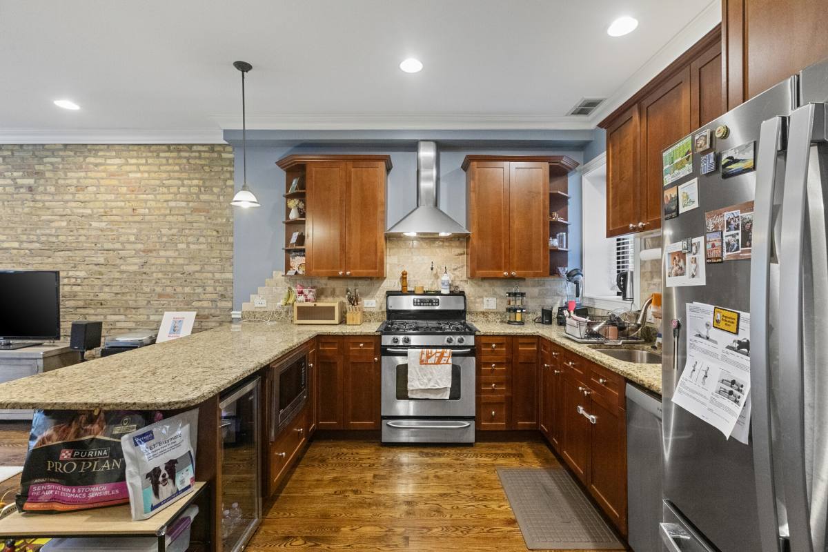 Condo for rent at 5219 Winthrop #2, Chicago, IL 60640