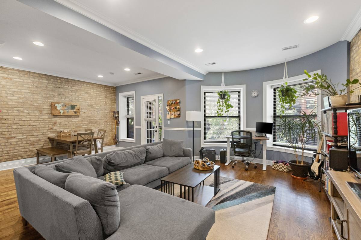 Condo for rent at 5219 Winthrop #2, Chicago, IL 60640