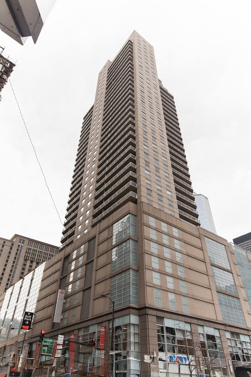 Condo for rent at 545 Dearborn #902, Chicago, IL 60654