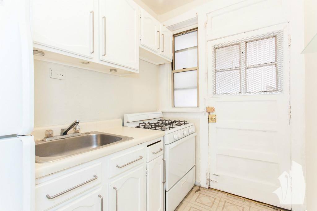 Apartment for rent at 620 Barry #S1, Chicago, IL 60657