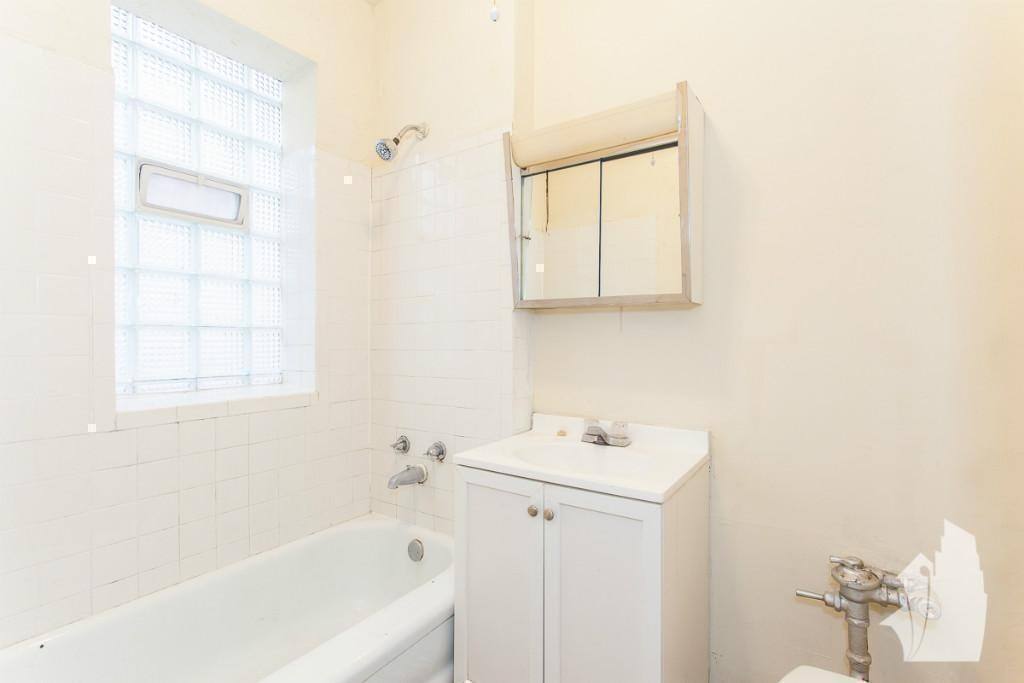 Apartment for rent at 620 Barry #S1, Chicago, IL 60657