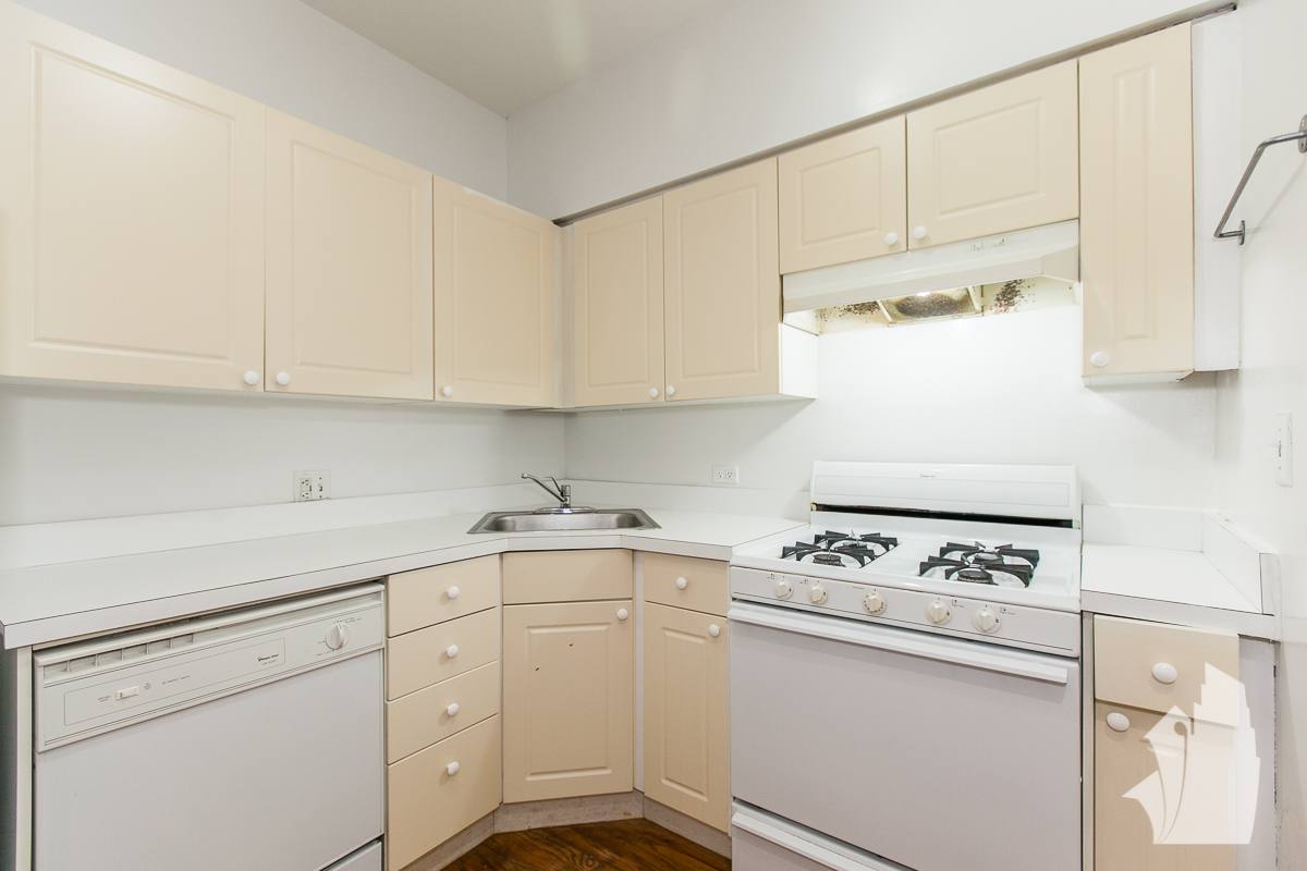 Apartment for rent at 917 Dakin #404, Chicago, IL 60613