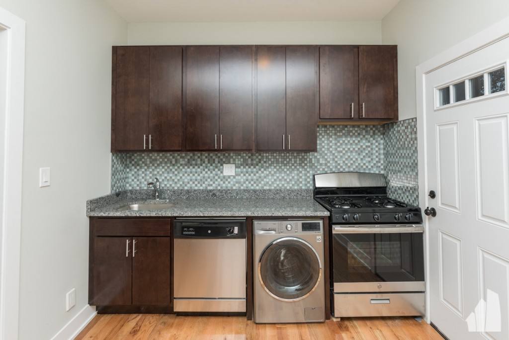 Apartment for rent at 633 Oakdale #1, Chicago, IL 60657