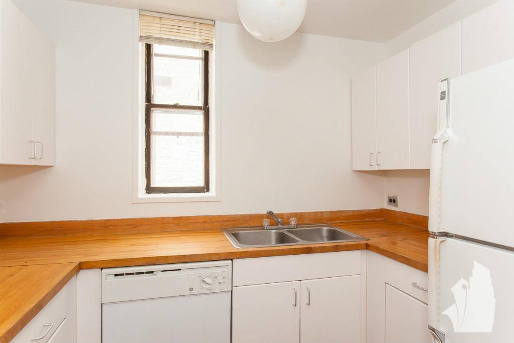 Apartment for rent at 2900 Broadway #4, Chicago, IL 60657