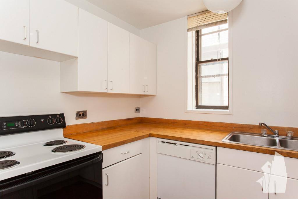 Apartment for rent at 2900 Broadway #4, Chicago, IL 60657