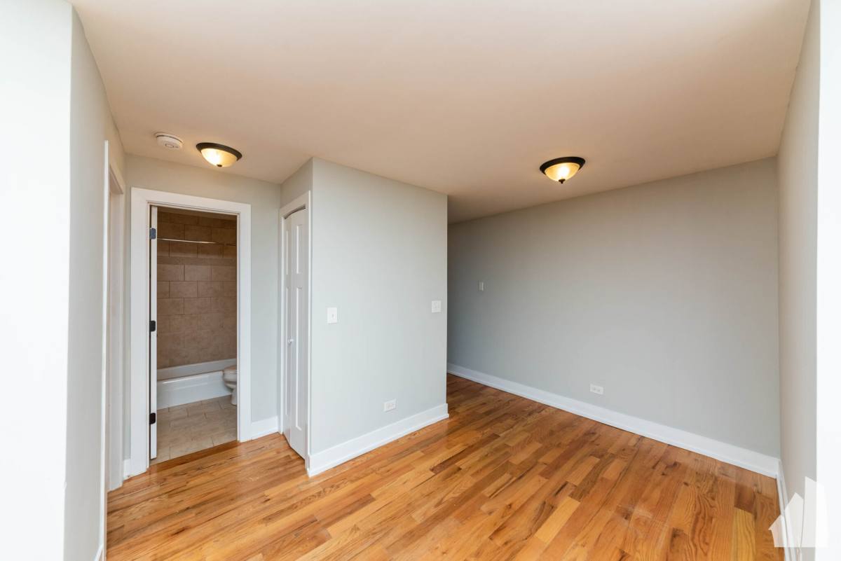 Apartment for rent at 447 Barry #301, Chicago, IL 60657