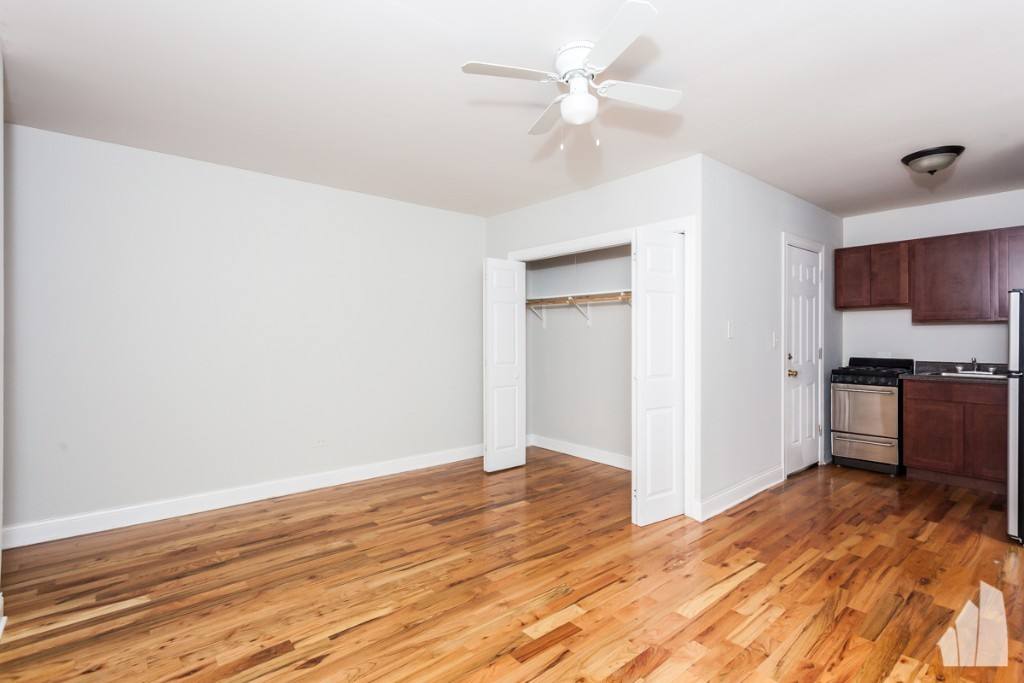 Apartment for rent at 821 Cornelia #214, Chicago, IL 60657